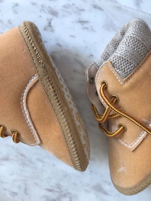 Baby Booties 9-12 Months beige like new
