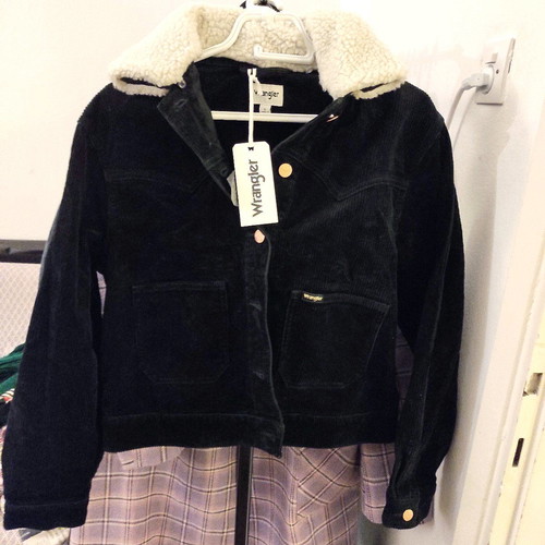 Wrangler Black Corduroy Jacket with Ecru Detachable Faux Fur Collar New Size S