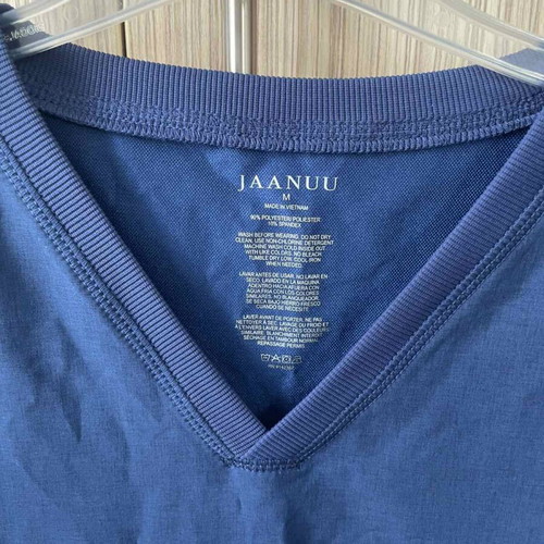 Jaanuu medical scrub top new, size M
