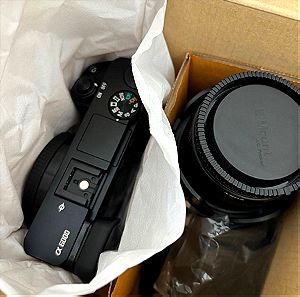 Πωλείται φωτογραφική μηχανή mirroless μαζί με τον kit φακό 16-50 και εναν ακόμα της sigma 30mm.