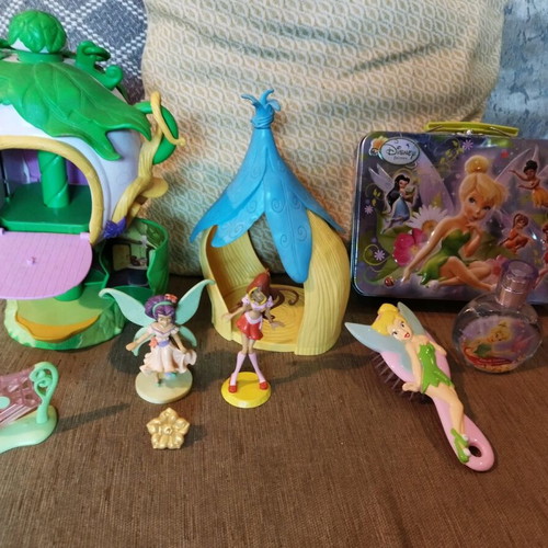 Tinkerbell set like new with house, figures and accessories