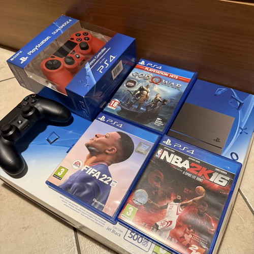 Sony PlayStation 4 500GB console like new with 2 controllers and 3 games