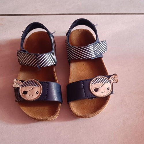 Garvalin boys' sandals used size 25 blue with pirate design
