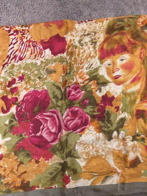 Копринен шал флорален дизайн с каки фон и лица употребяван