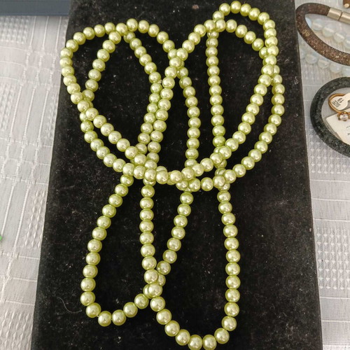 Set of 20 colorful jewelry including 17 bracelets, pale green pearl necklace, 2 rings