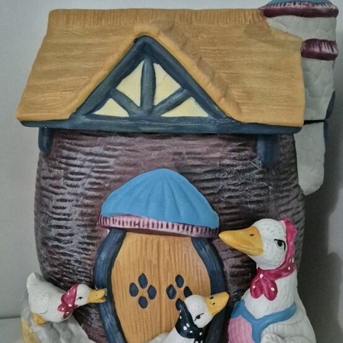 Clay pot used with 3D house and duck design