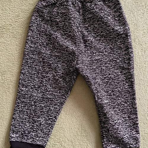 Baby jumpsuit 12 months like new, black and white with pockets and elastic