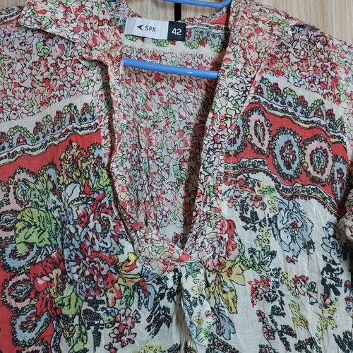 Floral shirt like new, size M/L, multicolor