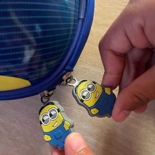 Kids Minions Hard Shell Crossbody Bag with Adjustable Strap like new