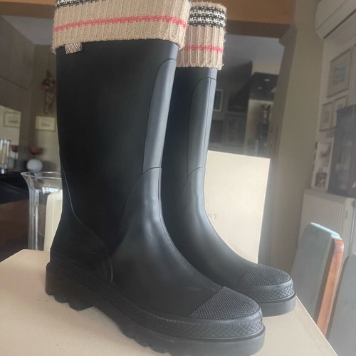 Burberry black rain boots with check lining size 38 like new