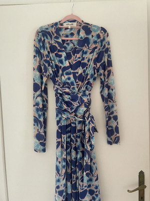 Diane von Furstenberg DVF Iconic Wrap Dress, size L, floral print