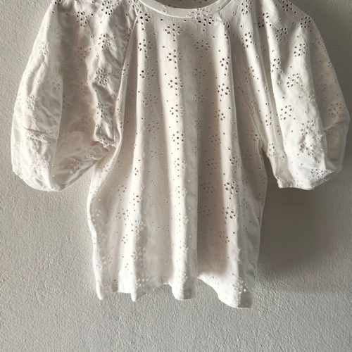 Zara spring blouse with eyelet embroidery like new, white