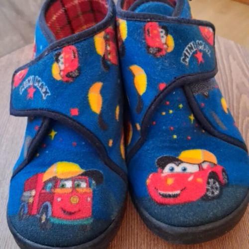 Mini Max children's slippers like new, size 29, blue with car design