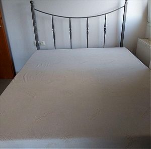 Σιδερένιο κρεβάτι με στρώμα Tempur