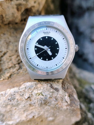 Swatch Irony Medium wristwatch On the dot