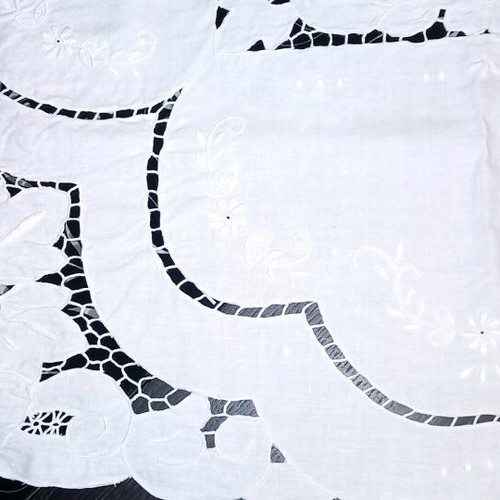 Cutwork tablecloth white like new