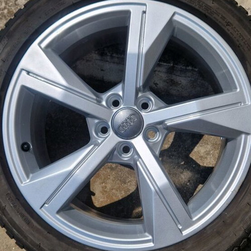 Audi A1 17-inch aluminum rims with used Michelin tires