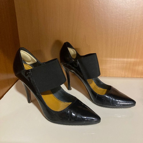 Logan shoes used, black pumps size 38, heel tips need replacement