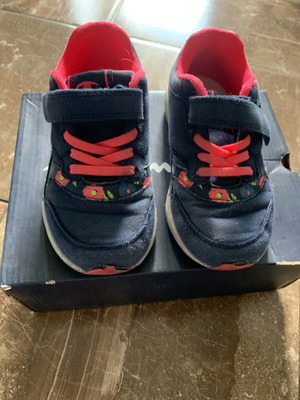 Champion athletic kids shoes used, size 30, blue and pink