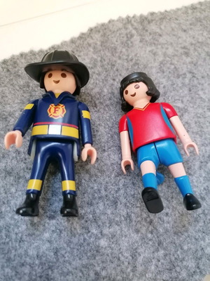 Playmobil пожарникар и футболист като нови