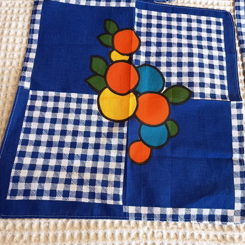 Vintage linen tablecloth 120x118 cm with 6 blue checkered fruit napkins like new