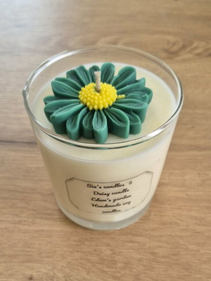 Daisy handmade soy candle new, 35+ hours burn time