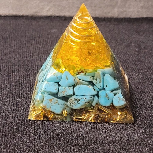 Orgonite Pyramid Turquoise new with quartz resin