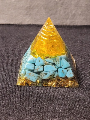 Orgonite Pyramid Turquoise new with quartz resin