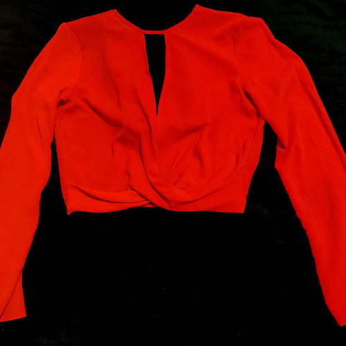 H&M red top like new with knot and elastic waist