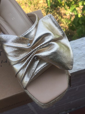Lynne sandals size 37 like new