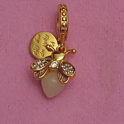 Charm bee pendant new with white and gold zirconia, glows in dark