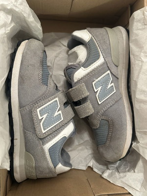 New Balance 574 Classic παιδικά αθλητικά παπούτσια μέγεθος 31 σαν καινούργια, γκρι