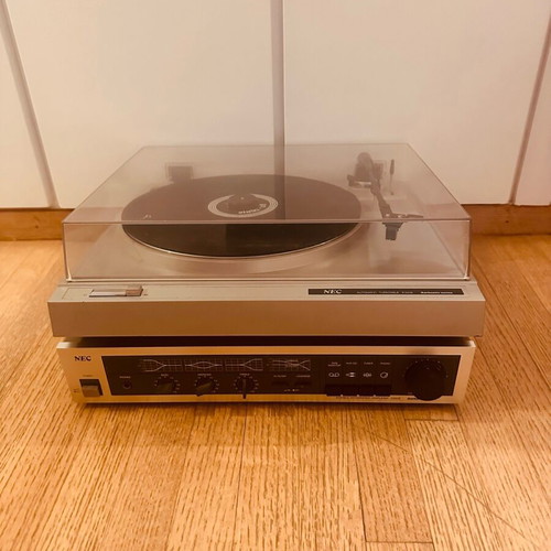 NEC sound system amplifier and turntable like new