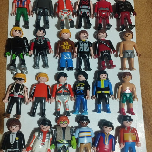 Playmobil figures used, pack of 28 pieces