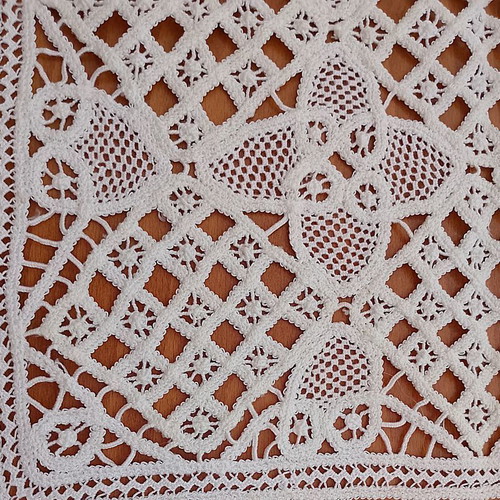 Handmade lace lace doily like new, 32 x 32 cm