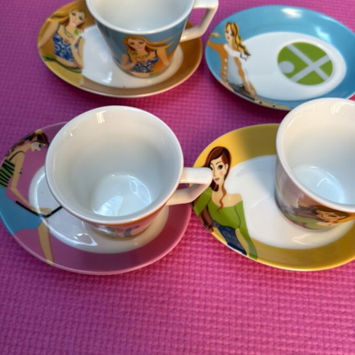Coffee cups like new, three sets with saucer