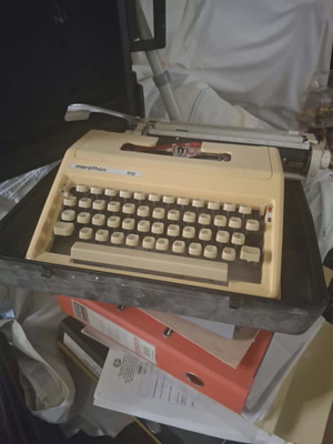 Marathon 910 typewriter used with Greek keys and case