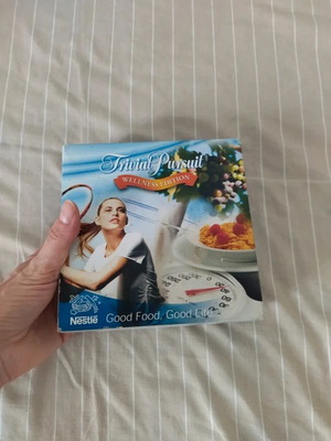 Trivial Pursuit pocket board game like new