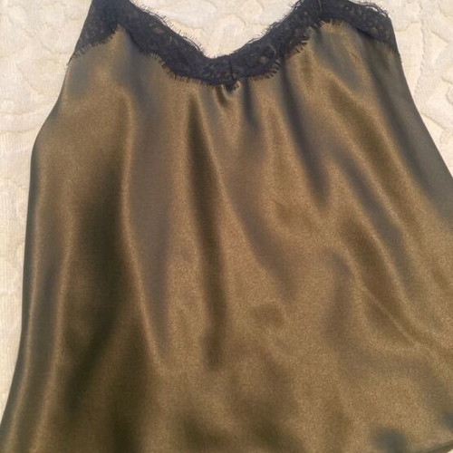 Satin top used one size oil color