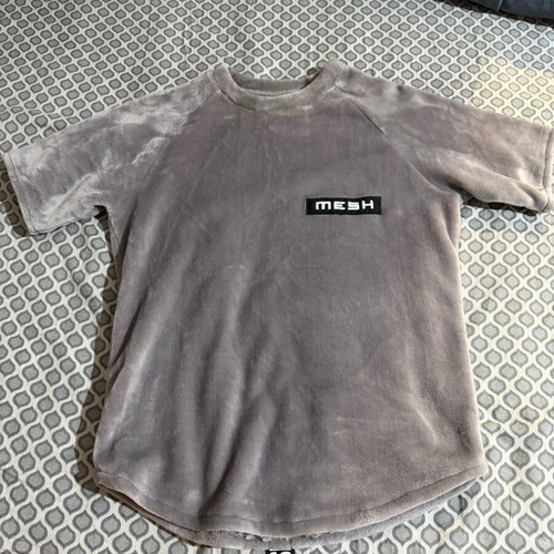 T-shirt like new, size M, gray velour fabric