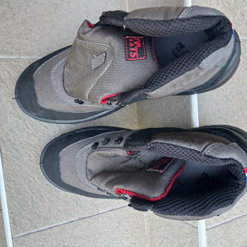 Safety shoes French origin new, with front steel toe