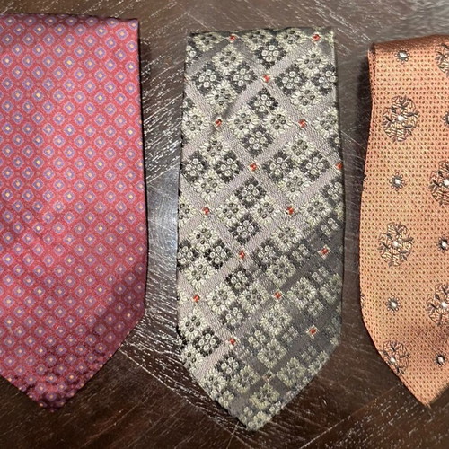 Set of 3 Vintage Men's Ties like new with Classic Patterns