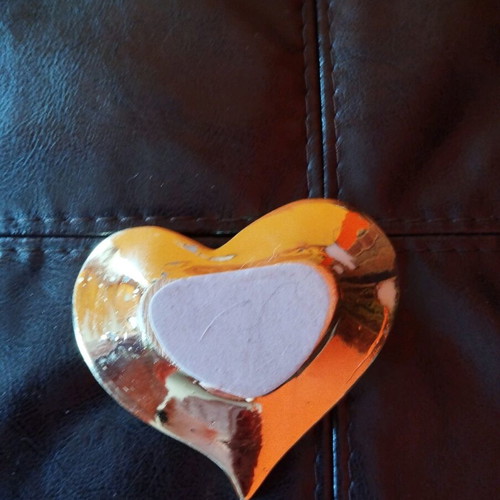 Decorative heart used in gold color for table
