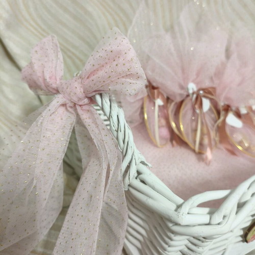 White wooden basket decorated with swan, like new