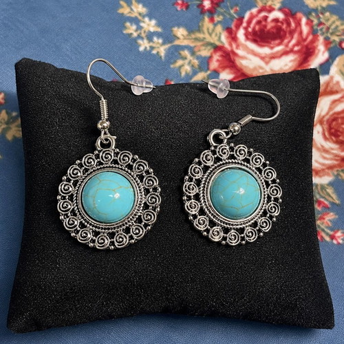 Dangling earrings with plastic clasp new, silver color
