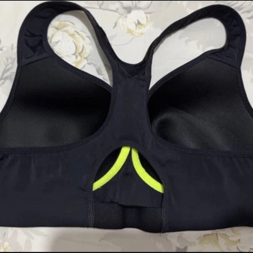 Nike sports bra 75B like new, black and yellow