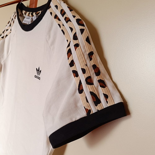 Adidas women's t-shirt like new, size M