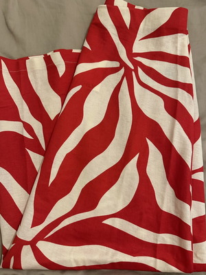 Only skirt with large floral pattern, red, size M
