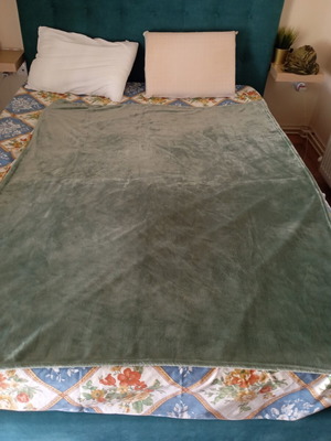 Velvet single blanket 130x180 like new