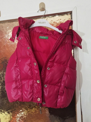 Children's vest with natural down and hood used, red